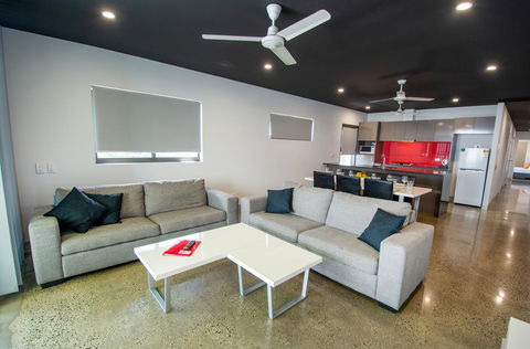 Magnum Serviced Apartments - Accommodation Gold Coast 5