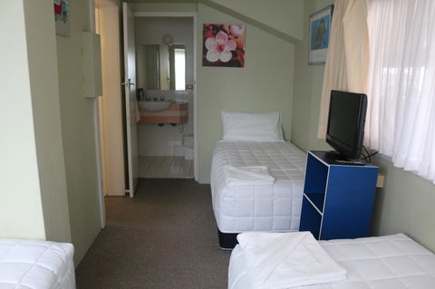 Golden Sands Motor Inn - Gold Coast 4U 22