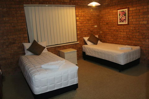 Golden Sands Motor Inn - Gold Coast 4U 5
