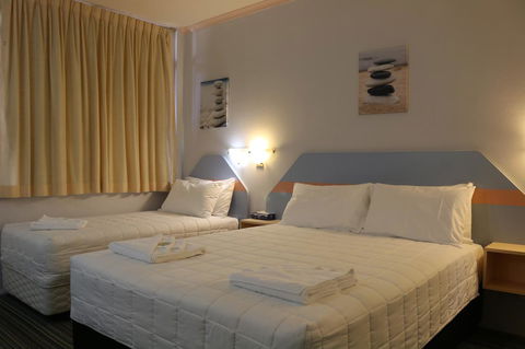 Golden Sands Motor Inn - Gold Coast 4U 12