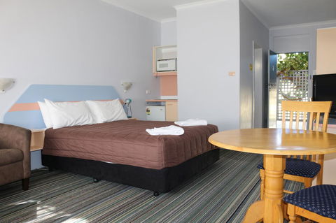 Golden Sands Motor Inn - Gold Coast 4U 24