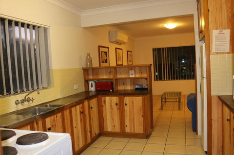 Golden Sands Motor Inn - Gold Coast 4U 7