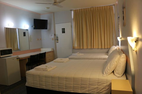Golden Sands Motor Inn - Gold Coast 4U 25