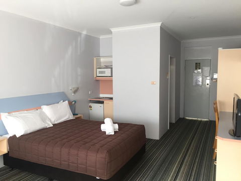 Golden Sands Motor Inn - Gold Coast 4U 8