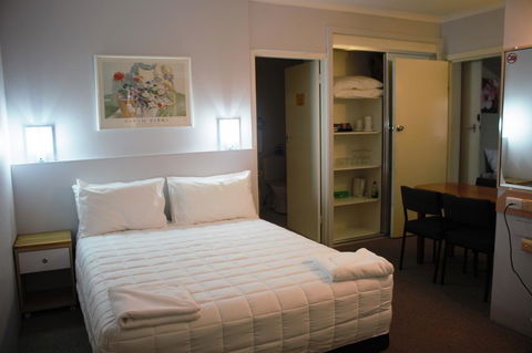 Golden Sands Motor Inn - Gold Coast 4U 1