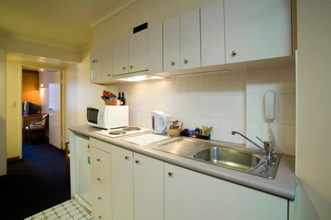 Madison Capital Executive Apartments - Accommodation Gold Coast 5