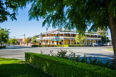 Boorowa Hotel - 1 Gold Coast 0