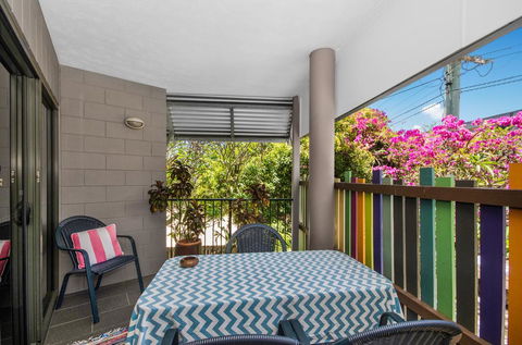 BOUTIQUE APARTMENTS BEACH LOCATION - Accommodation Gold Coast 3