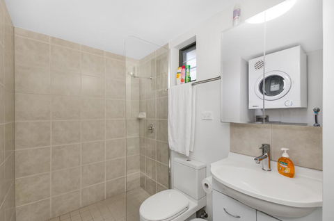 BOUTIQUE APARTMENTS BEACH LOCATION - Accommodation Gold Coast 2
