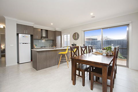 BOUTIQUE STAYS - Carinya - Accommodation Gold Coast 3