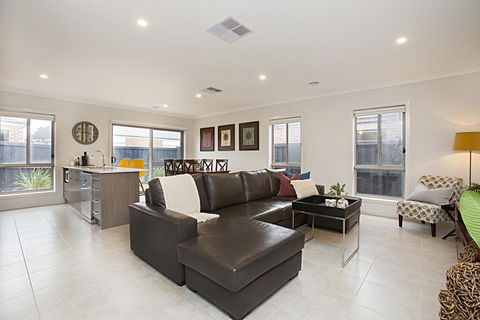 BOUTIQUE STAYS - Carinya - Accommodation Gold Coast 0