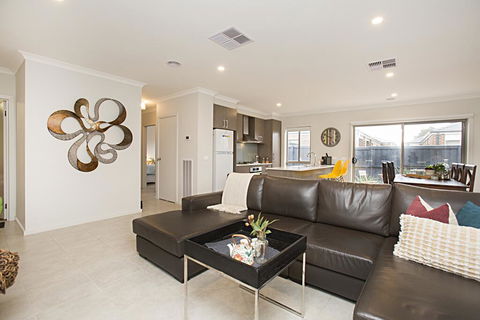 BOUTIQUE STAYS - Carinya - Accommodation Gold Coast 1