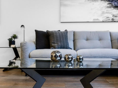 Boutique Stays - County Down, Contemporary Port Melbourne Home - Gold Coast 4U 3