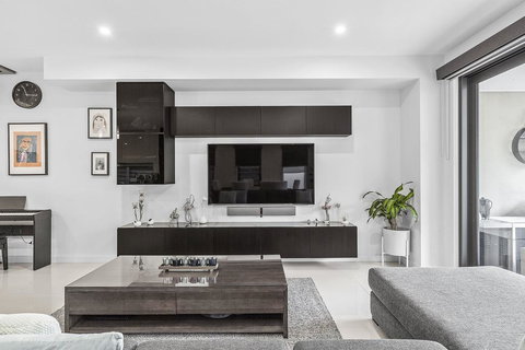 BOUTIQUE STAYS - Edinburgh Place - Accommodation Gold Coast 0