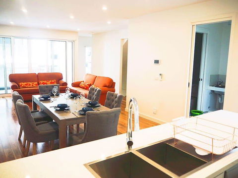 Boxhill 3Bed 3 Bath Free 2 Parking - Gold Coast 4U 1