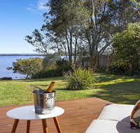 Braeside - waterfront fireplace - Accommodation Gold Coast