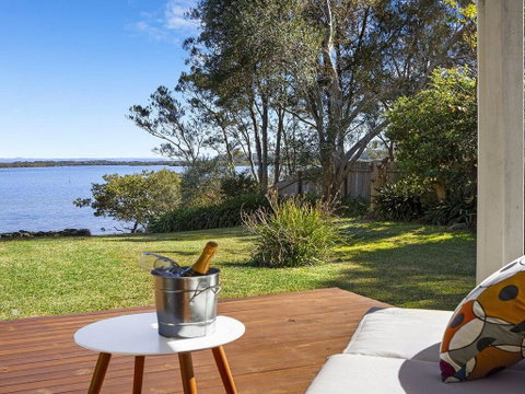 Braeside - Waterfront, Fireplace - Accommodation Gold Coast 0