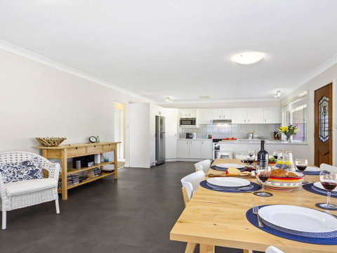 Braeside - Waterfront, Fireplace - Accommodation Gold Coast 3