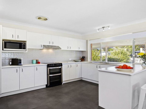 Braeside - Waterfront, Fireplace - Accommodation Gold Coast 2