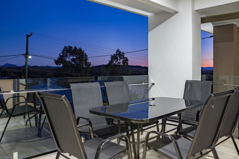 Brand New Executive Living - Gold Coast 4U 1