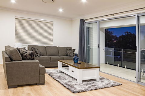 Brand New Executive Living - Gold Coast 4U 3