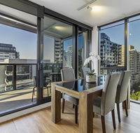 Brand new luxury pad in shopping and dining Mecca - Gold Coast 4U