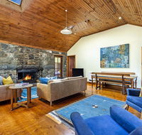 Breakfast Creek Cottage - Central bluestone cottage - Accommodation Gold Coast
