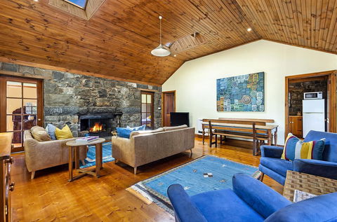 Breakfast Creek Cottage - Central Bluestone Cottage - Gold Coast 4U 0