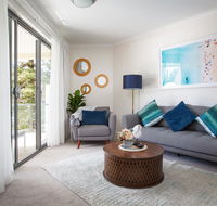 Bright Modern Apartment Steps From Beach and Ferry - Gold Coast 4U