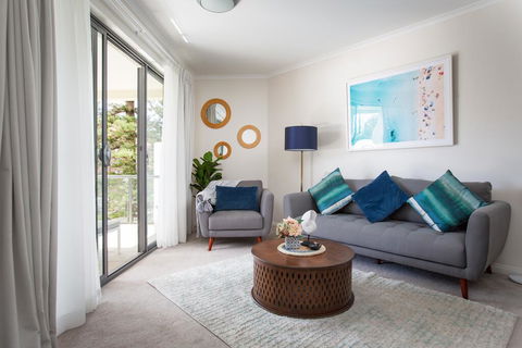Bright Modern Apartment Steps From Beach And Ferry - Gold Coast 4U 0