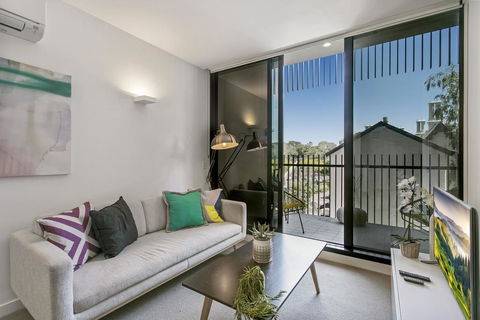 Bright Modern Apartment W Parking And Gym Near CBD - Accommodation Gold Coast 0