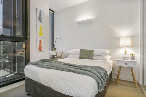 Bright Modern Apartment W Parking And Gym Near CBD - Accommodation Gold Coast 2