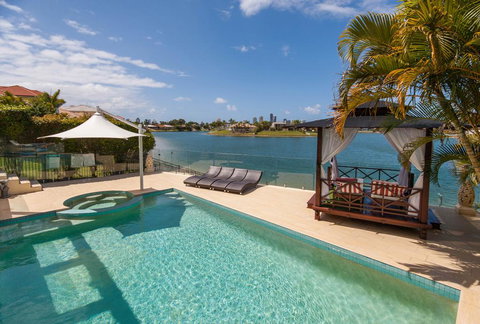 Broadbeach Waterfront Holiday House - Accommodation Gold Coast 2