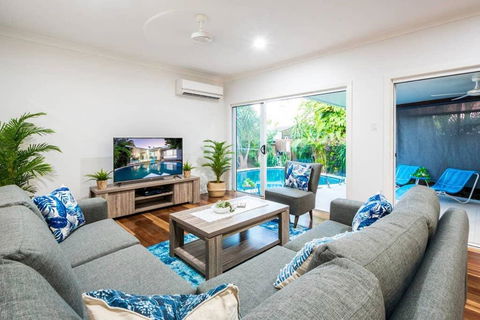 Broadbeach Waters Home With Private Pool - 1 Gold Coast 2