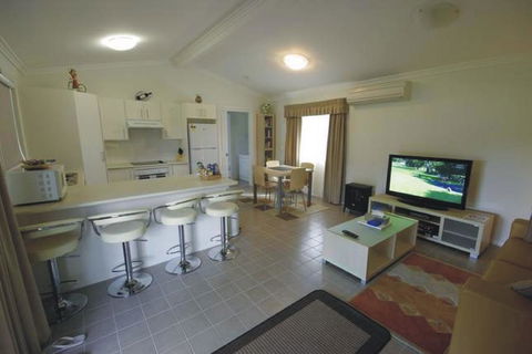 Broke Village Hideaway - Accommodation Gold Coast 3