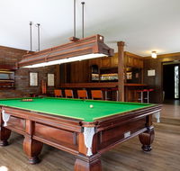 Brookfield Retreat - Large Holiday Home / Group Accommodation - Gold Coast 4U