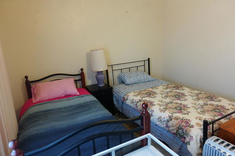 Budget In Goulburn - Gold Coast 4U 1