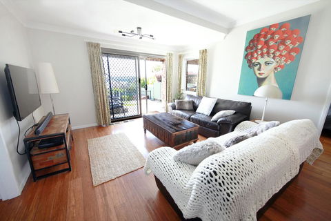 Bundeena Base Holiday Home - Gold Coast 4U 2