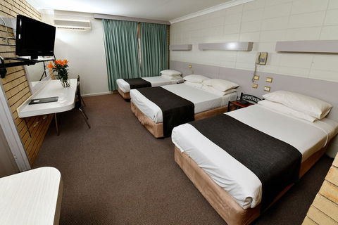 Burke And Wills Motor Inn - Accommodation Gold Coast 1