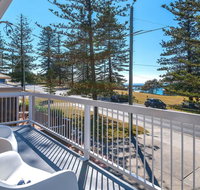 Burleigh - great house room for the boat- across the road from beach - Accommodation Gold Coast
