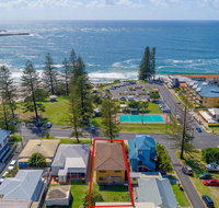 Burleigh House Opposite Main Beach - Views Sea Pool Linen and Free WiFi - Accommodation Gold Coast