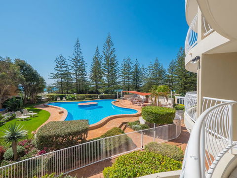 Burleigh Surf Apartments - 1 Gold Coast 2