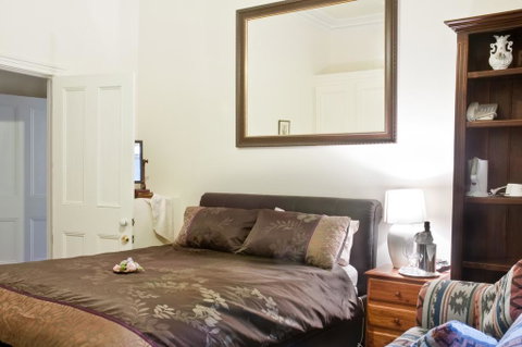 Burnbank - Accommodation Gold Coast 2