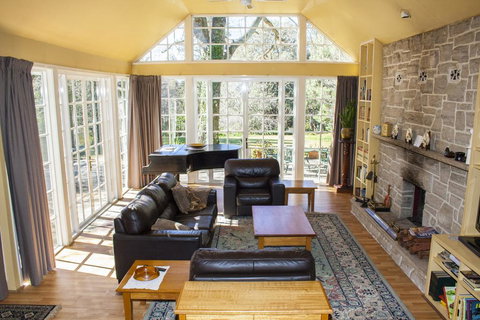 Bygone Beautys Cottages - Bronte Cottage - Accommodation Gold Coast 3