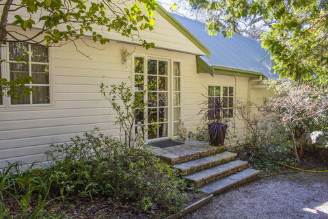 Bygone Beautys Cottages - Bronte Cottage - Accommodation Gold Coast 1