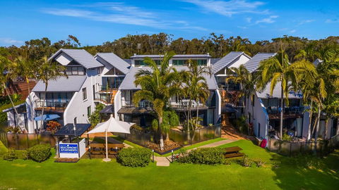Byron Bay Beachfront Apartments - Gold Coast 4U 0