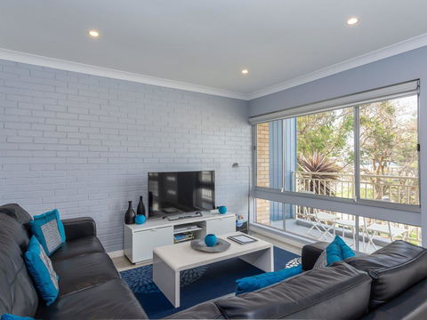 C'VU Kiama - Gold Coast 4U 3