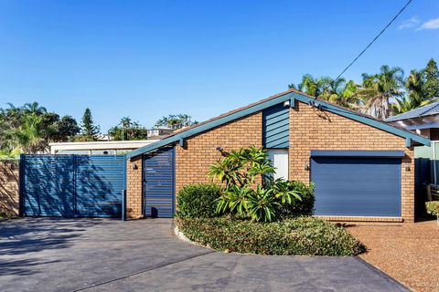 Campbell Avenue, 28 - Gold Coast 4U 3