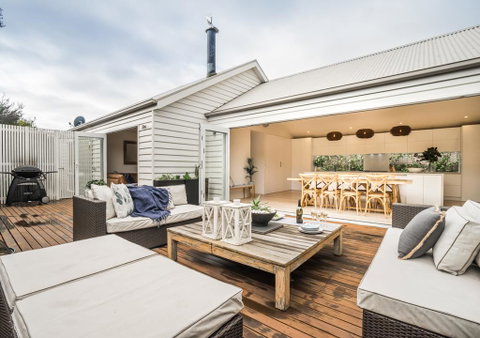 Capri House - Accommodation Gold Coast 0