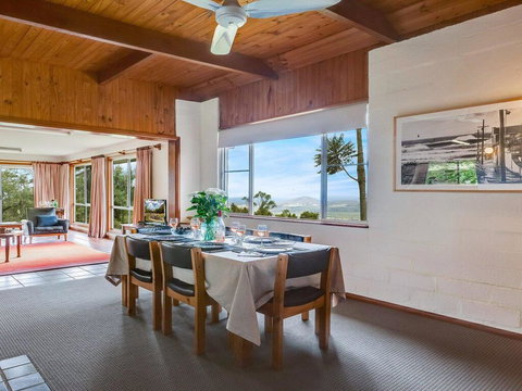 Captain's Lookout - Elevated Ocean Views, Rural Stay - Accommodation Gold Coast 1